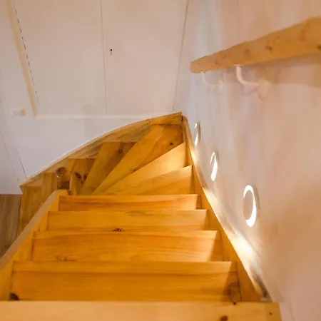 Aloha Hale فاستروم